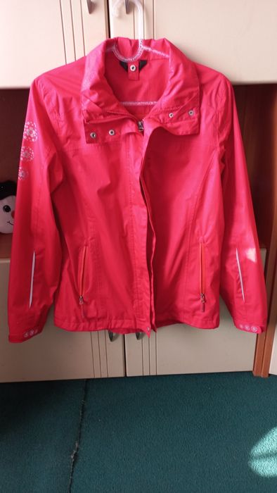 Пролетно яке за момиче