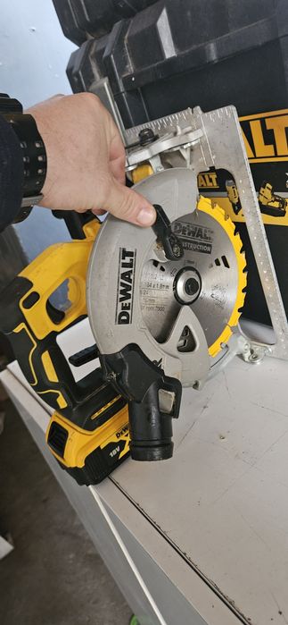 Circular Dewalt DCS 570