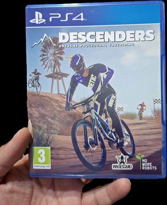 Vând Play station 4