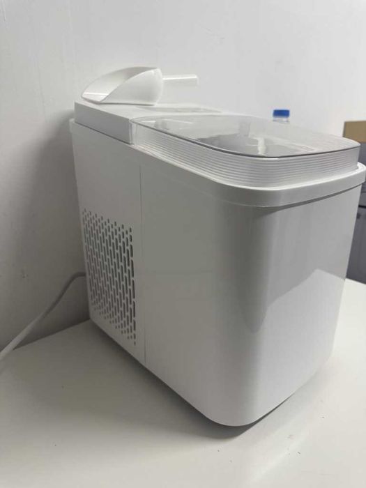 Ледогенератор Adler AD-8800, 105W, 12кг/24ч, 1.4L резервоар, Тъч панел, R600a агент, 2 размера на ледчета, Бял