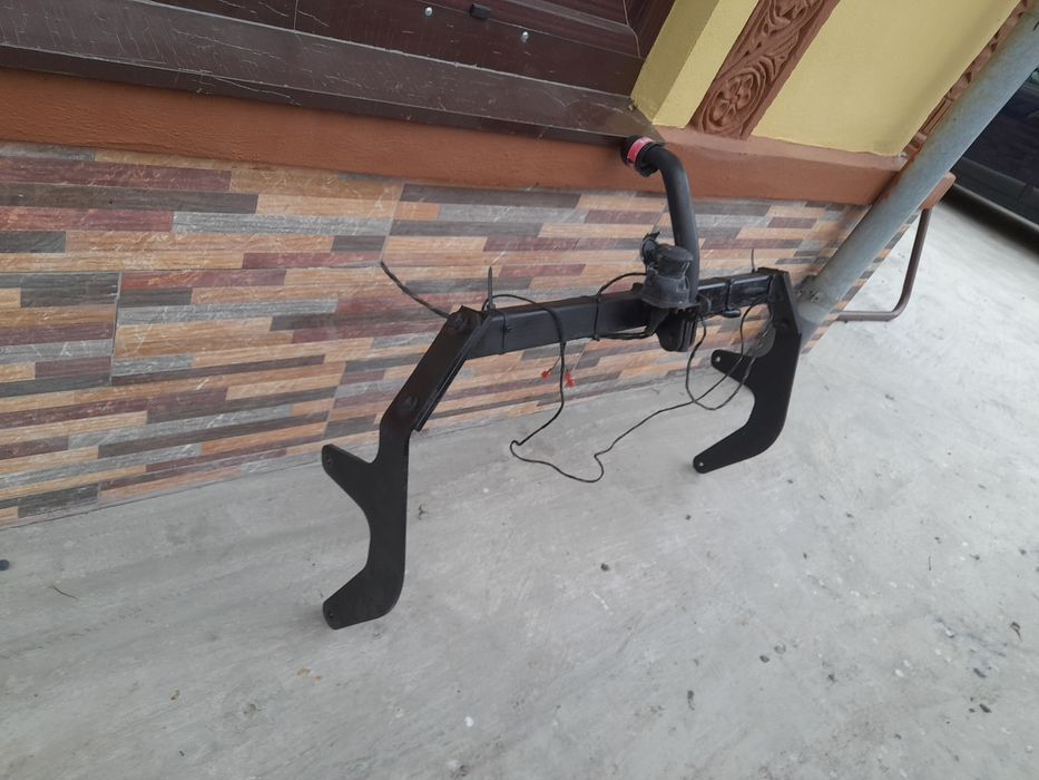 Cârlig original fabrica Dacia Logan mcv