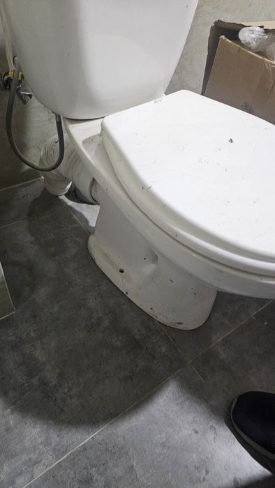 Унитаз бу Иранский.  В хорошем рабоочем состоянии