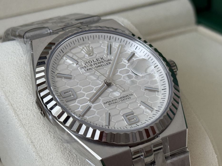 Часы Rolex Land Dweller