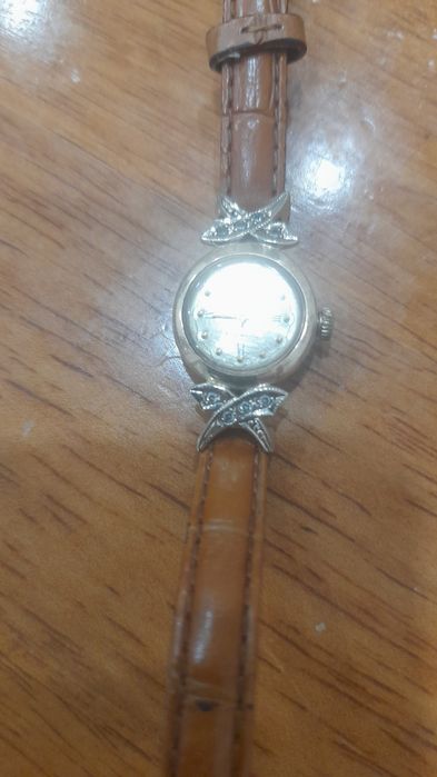Продам золотые часы