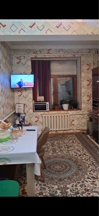 kvartira sotiladi 3 xonali , 2 kavatda 96kv