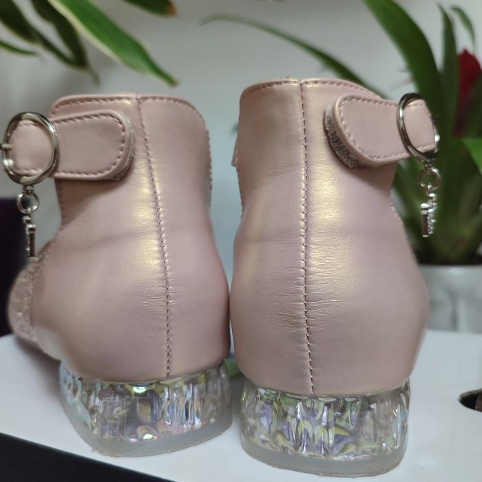 Pantofi roz de prințesa, 35