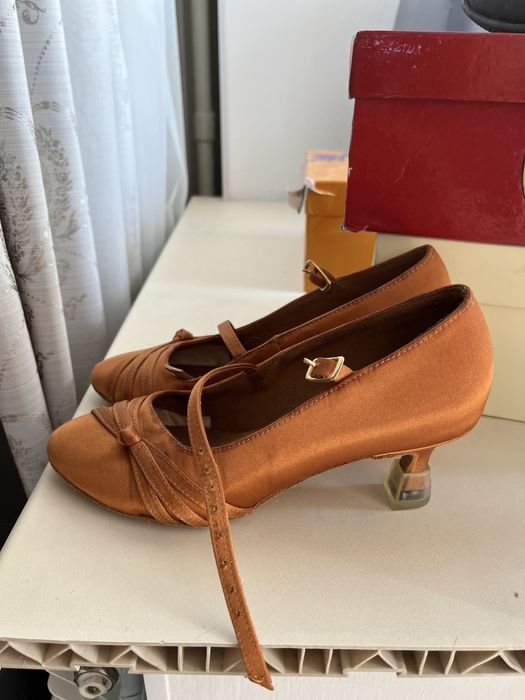 Продам туфли для танцев