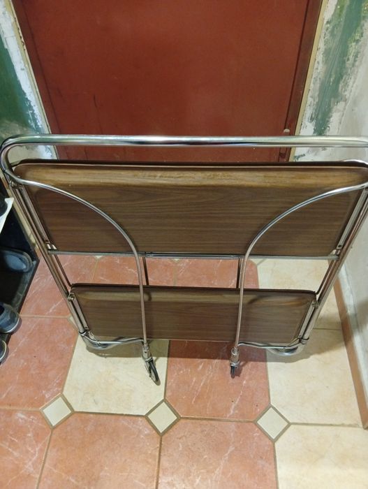 Сгъваема  масичка на колела