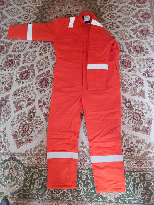 Продам зимний и летний комбинезоны