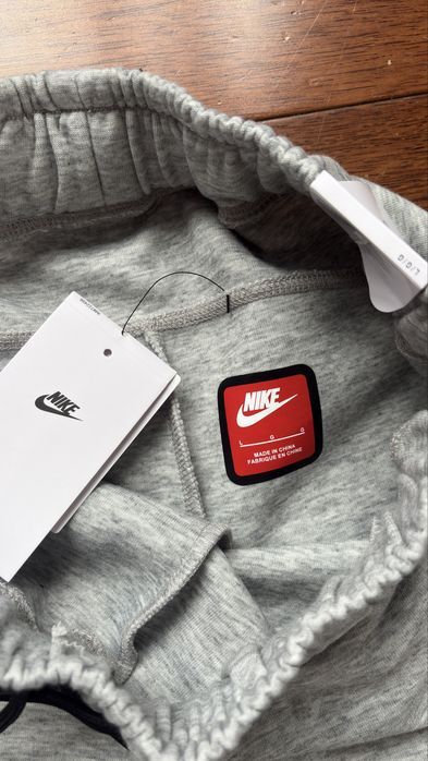 Nike tech fleece сиво долнище