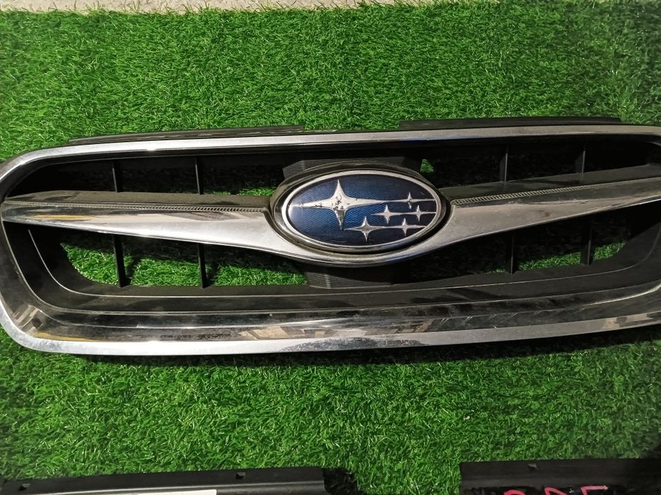 Решетка радиатора Субару