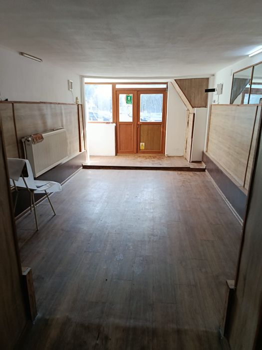 Vând spatiu comercial, teren proprietate, persoana fizica