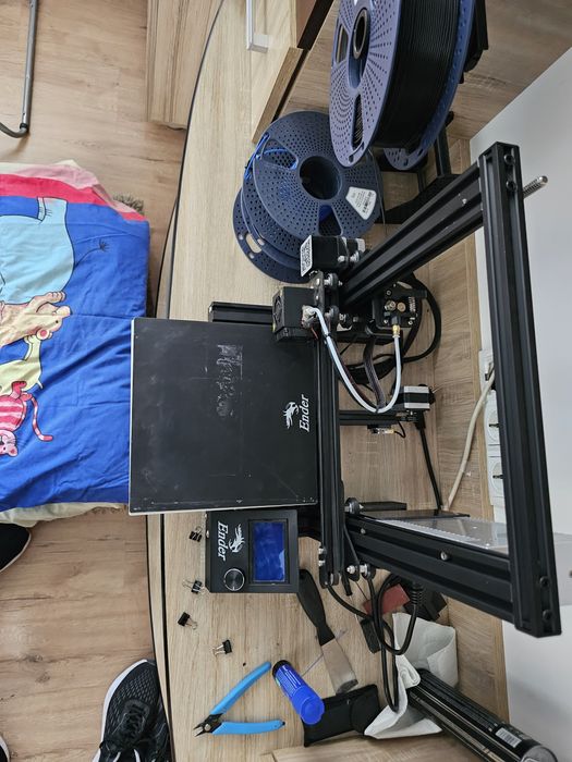 Imprimantă 3D Ender 3+ 1 rolă filament full și 2  role parțiale