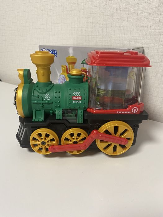 Детски музикален локомотив с пушек, светлини и въртящи се картинки