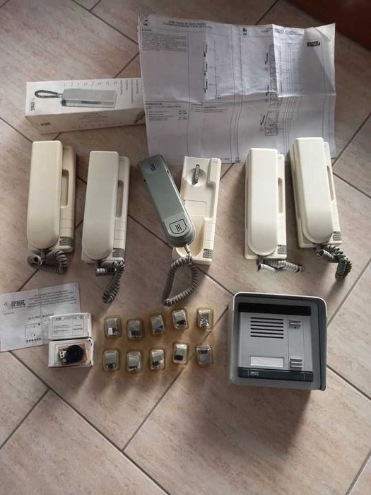 CITOFON  pentru casa cu 5 camere  de la URMET- Italia
