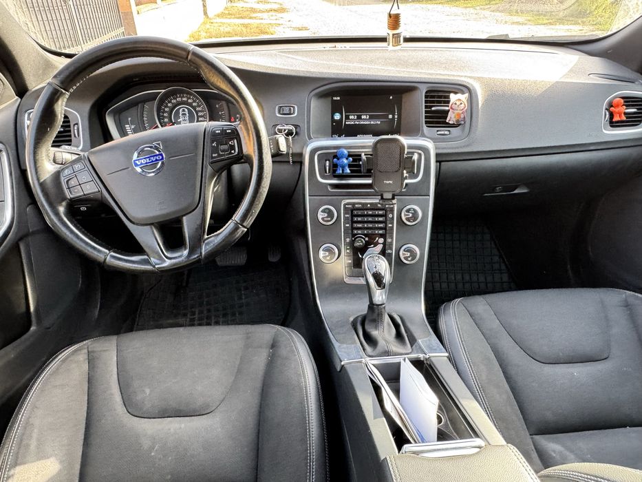 Volvo V 60 AWD ( 4x4) an de fabricatie 2015