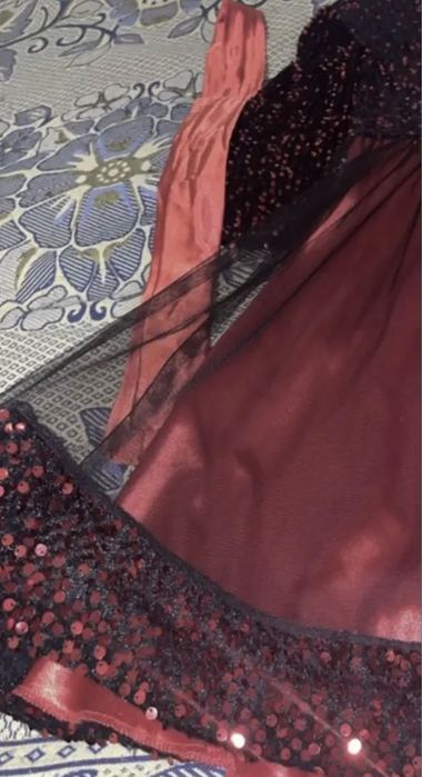 Платье с пайетками