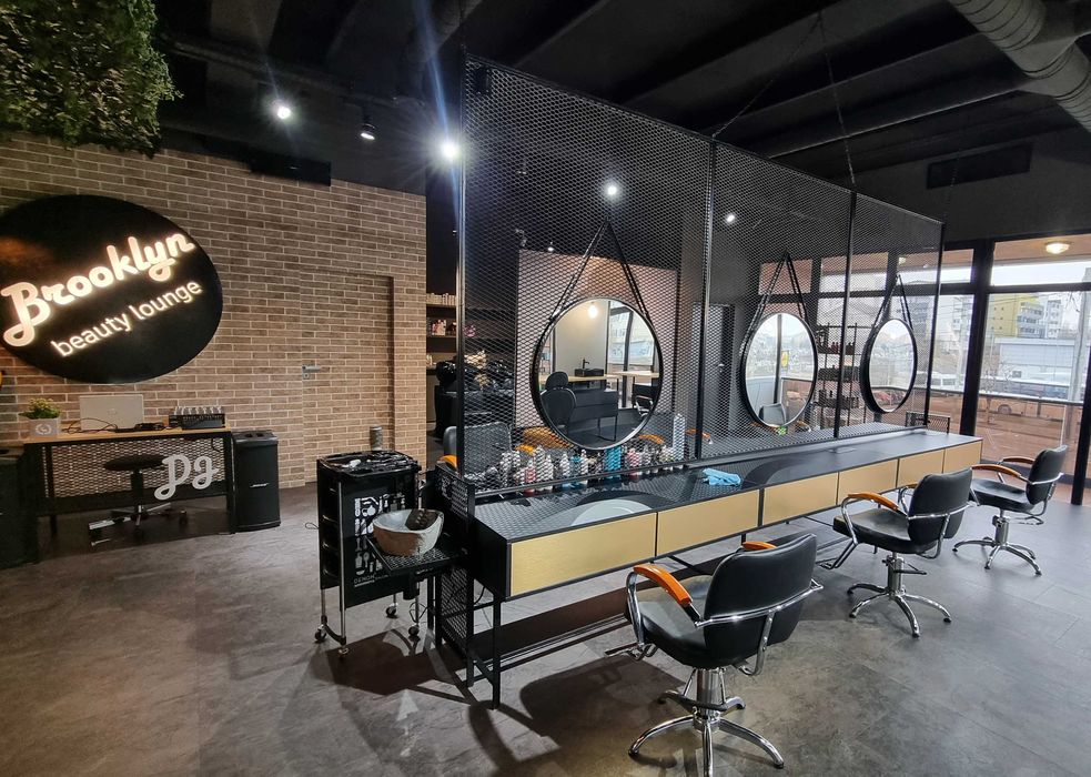 Salon Brooklyn inchiriaza 4 posturi: coafura/frizerie, gene,manichiura