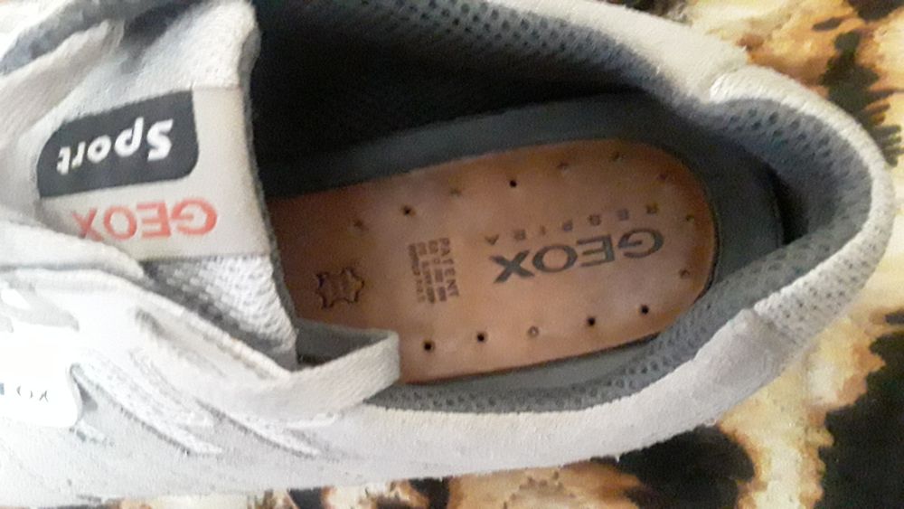 Продам кроссовки