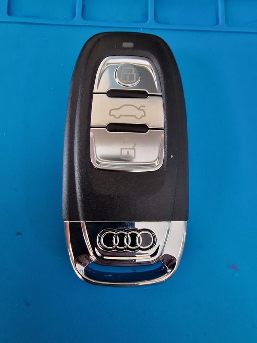 Нов ключ audi a4 b8,a5,Q5 868mhz Европейски.