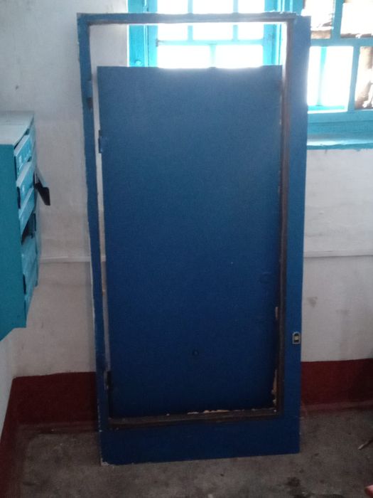 Продам железную дверь