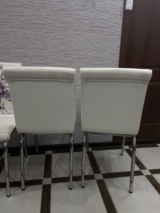 Продам новые стулья