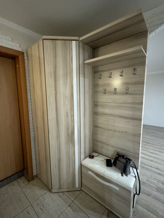 Продам в прихожку мебель б/у