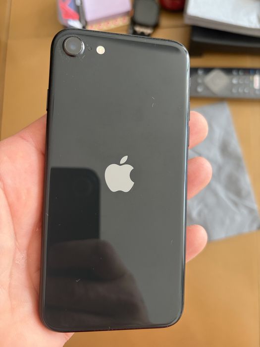 Продавам Iphone SE 128GB