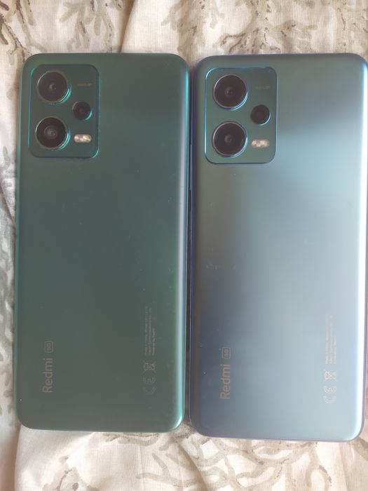 Продавам 2 броя Redmi note 12