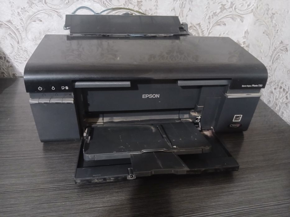 Принтер EPSON T 50 цветной 6 сиёхли ишлатилган нархи келишилган нархда