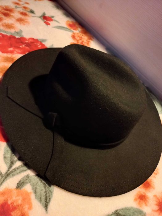 Pălărie neagră de damă nouă