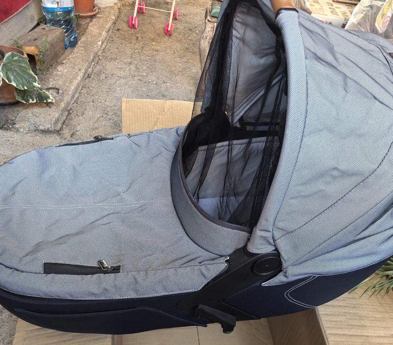 Бебешка количка Mutsy (2 в 1) + кошче за кола JOIE