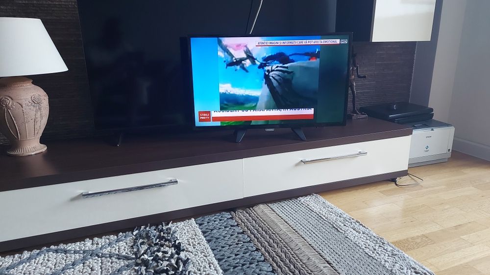 Televizor LED Philips 81 CM