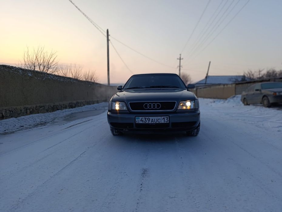 Audi A6 FWD 2.6 V6