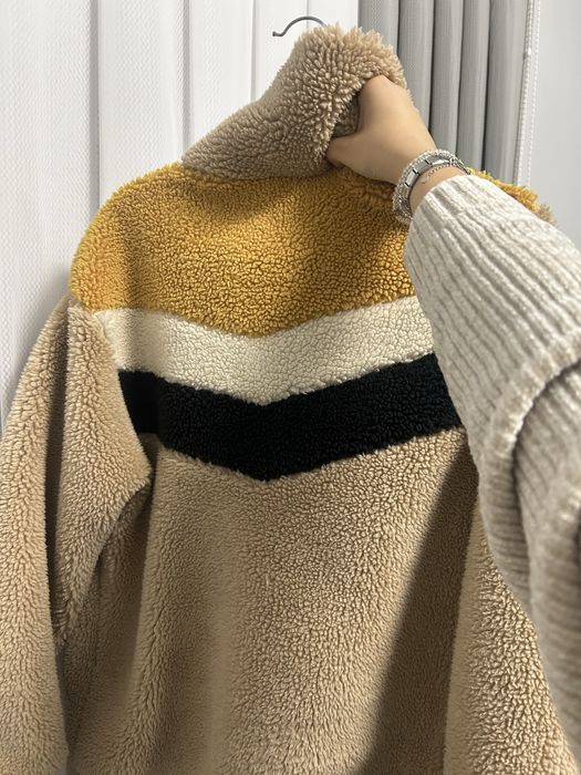 Чисто ново пухено меко яке bershka. Не е носено, много топли и удобно