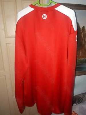 Tricou antrenament Portar Dinamo - Banii merg la un baiat bolnav.