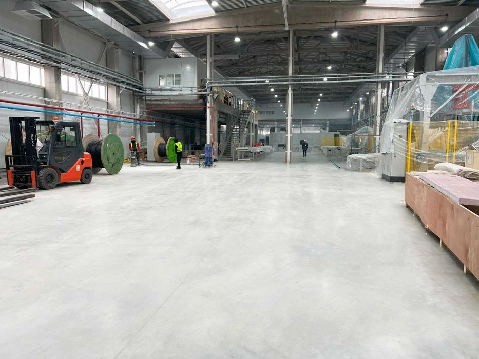 Промышленные бетонные полы  — стяжка, топпинг, эпоксид, полиуретан