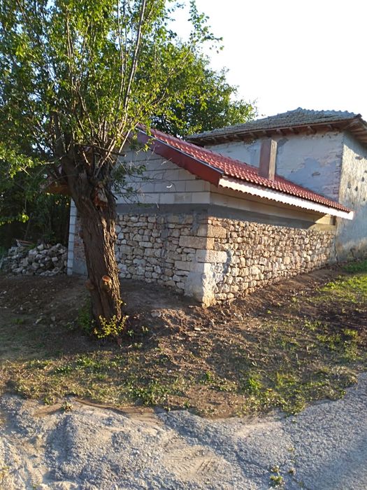 Земя с 1/2 къща