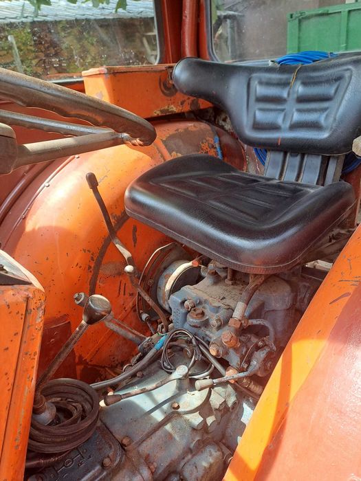 Tractor universal 445-v
