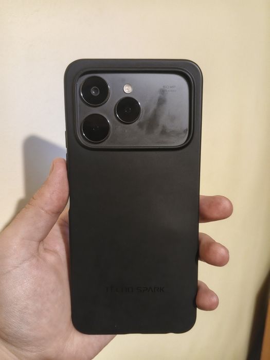 Продам новый телефон Tecno Spark 40.