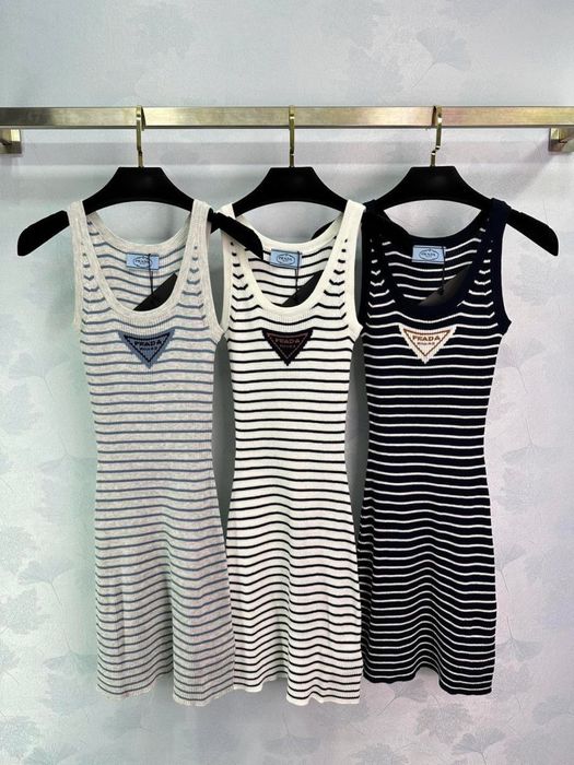 Рокля и сет от чашинно плетиво