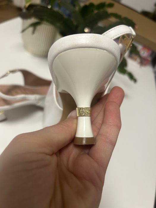 Liu Jo кожени обувки, остър връх, 38