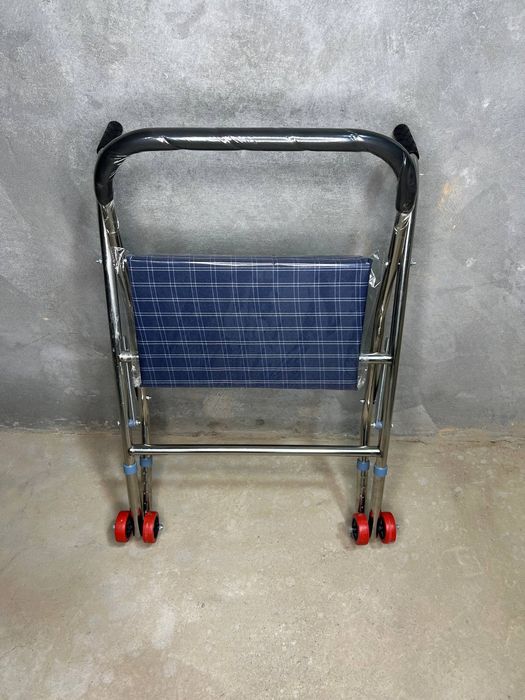 Ходунок  для инвалидов с мягким сиденем