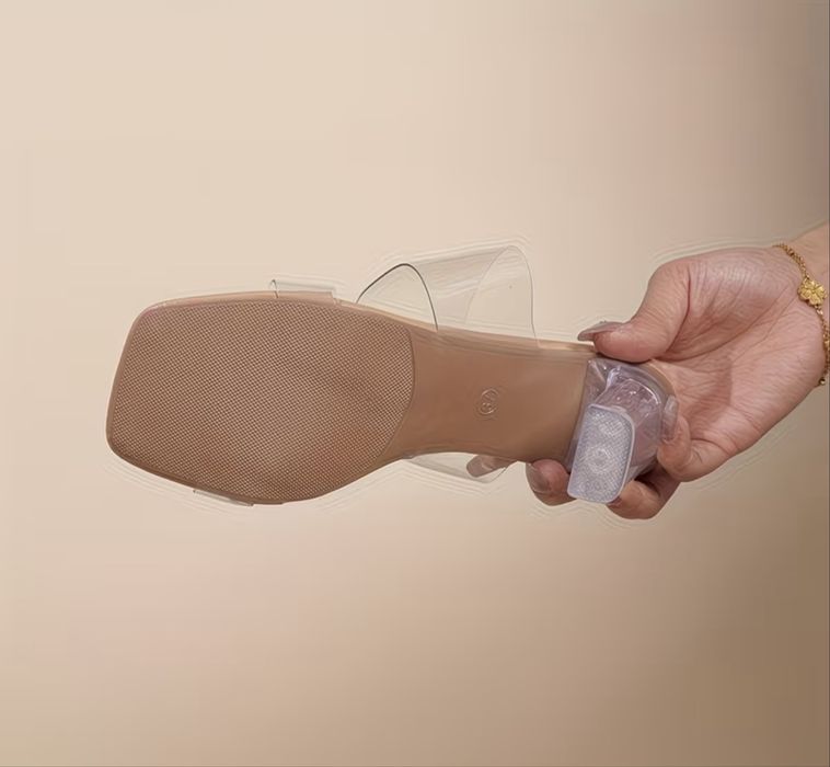 Продам босоножки