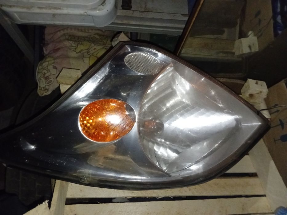 Продам фары на тайоту