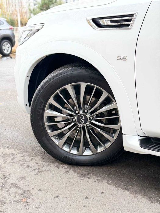 Sotuvda Infiniti QX 80 7S avtomashinamiz