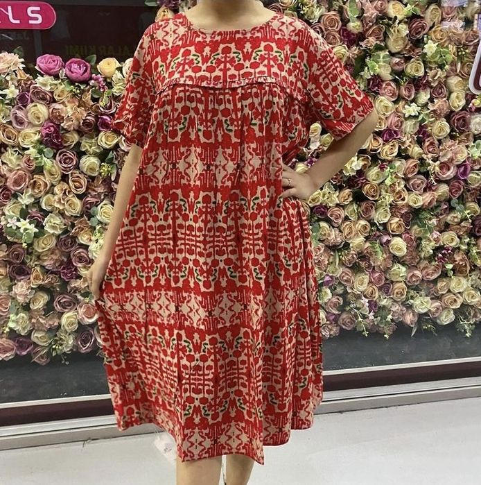 Штапель платье и духи в подарок новые!!!