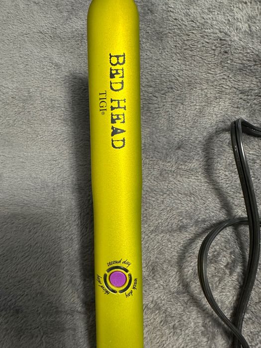 Placa de întins părul Tigi Bed head Ceramic