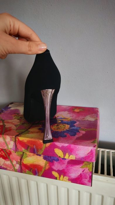 Pantofi Negri Cu toc tip Tigareta,noi cu etichetă
