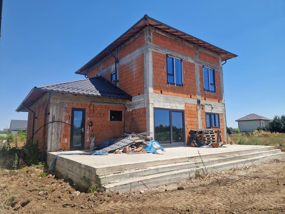 Casa de vanzare 4 camere, 183mp utili, 750mp teren